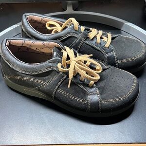 Barefoot Freedom Geneva Black Leather Casual Lace Up Sneakers Shoes Women's 9.5W